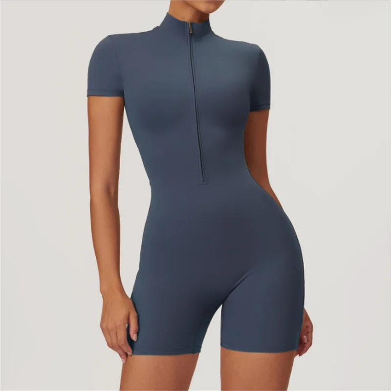 Mono fitness manga corta de una pieza con cuello alto