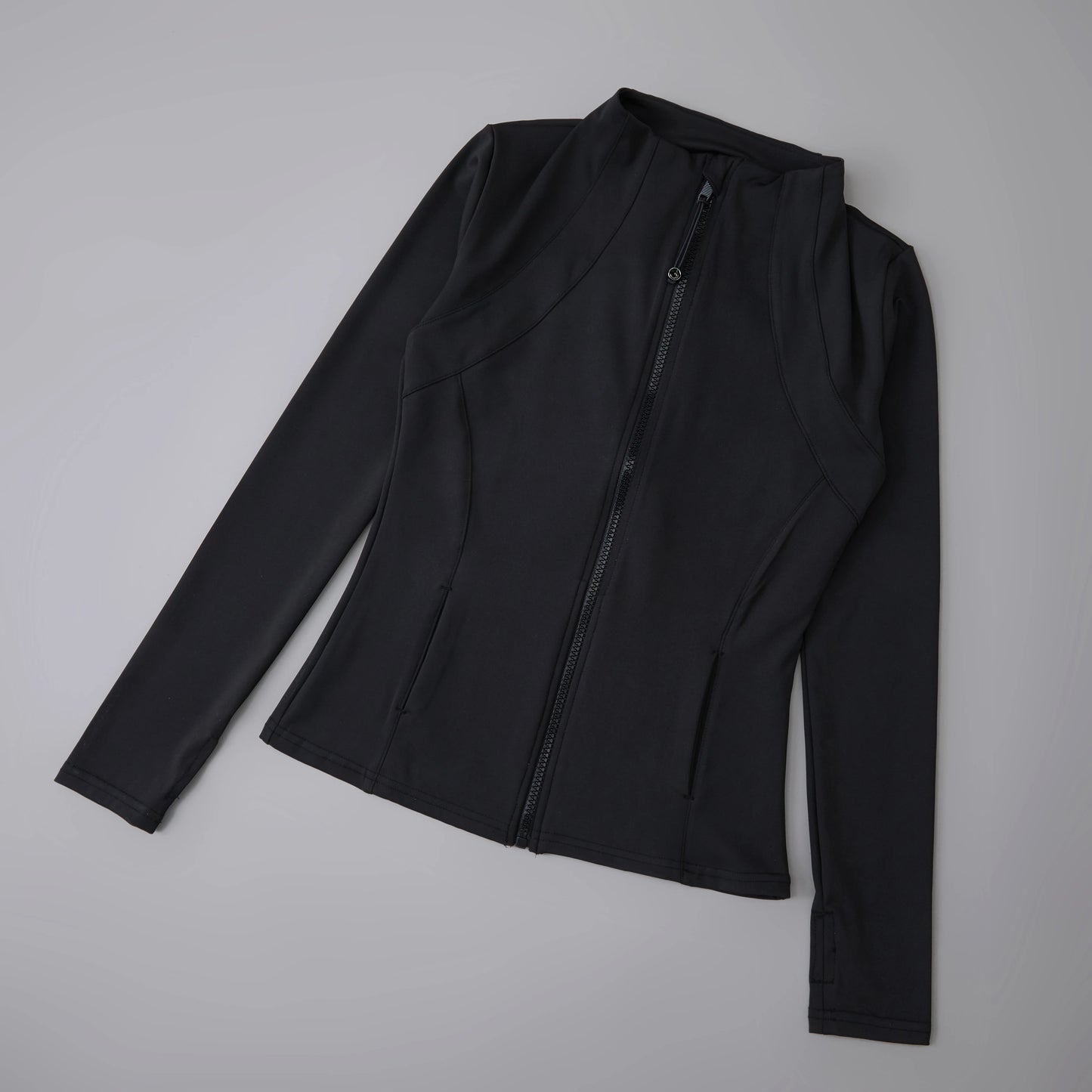 Chompa deportiva de alta elasticidad, cuello alto y redondo, manga larga